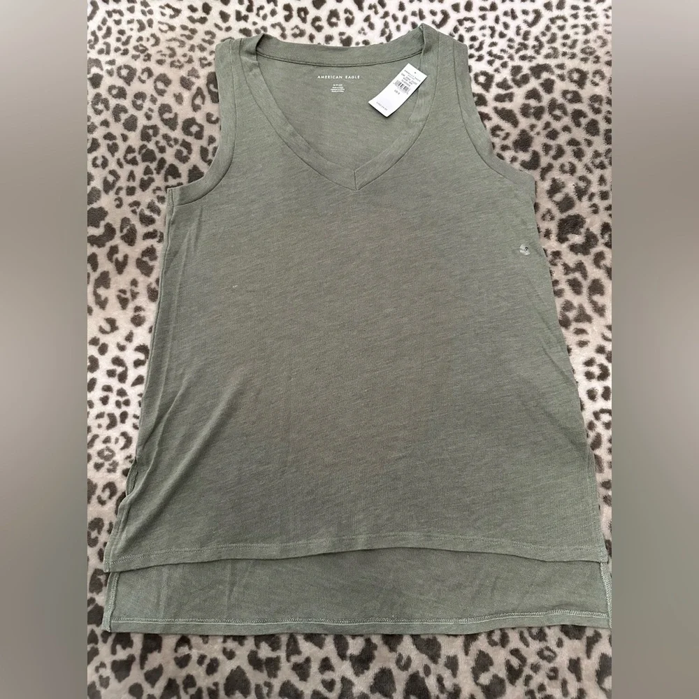 2019 American Eagle V-neck Burnout Tunic Tank Top in Green Size Small Women’s
